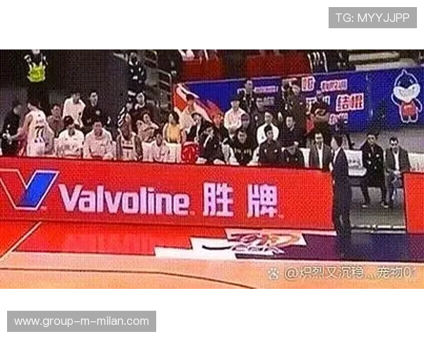 场边惊现争吵，主裁判被骂下台